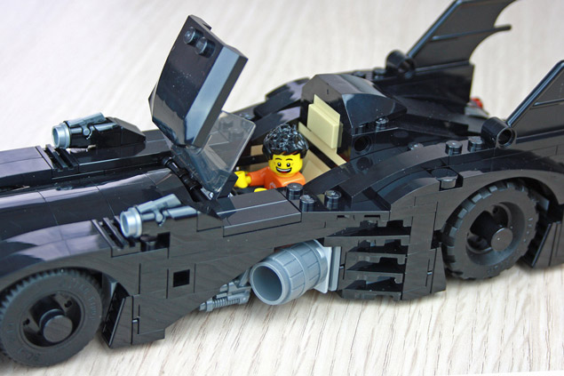 En place dans la Mini Batmobile LEGO 40433