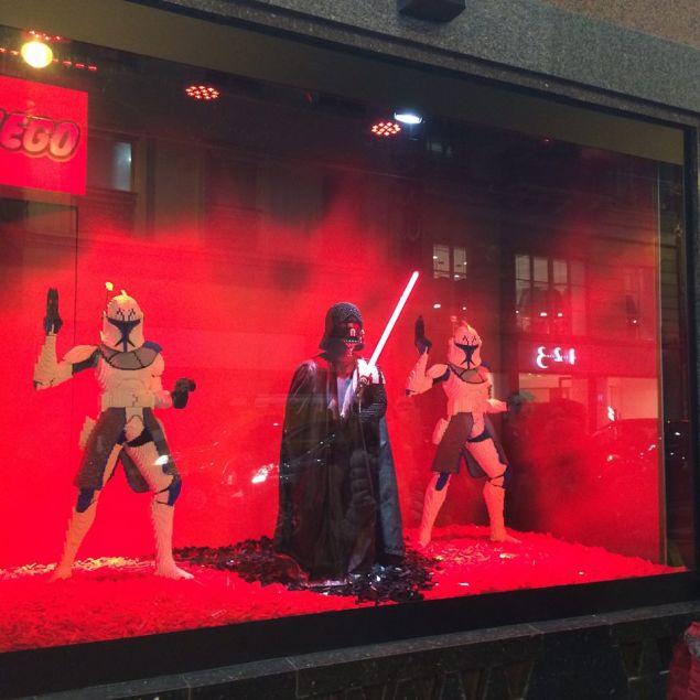 Vitrines LEGO Star Wars aux Galeries Lafayette