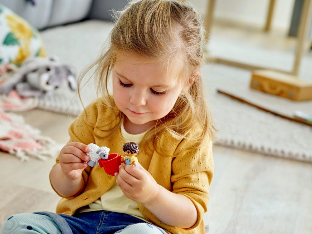 LEGO Duplo 10952 pas cher, La grange, le tracteur et les animaux de la ferme