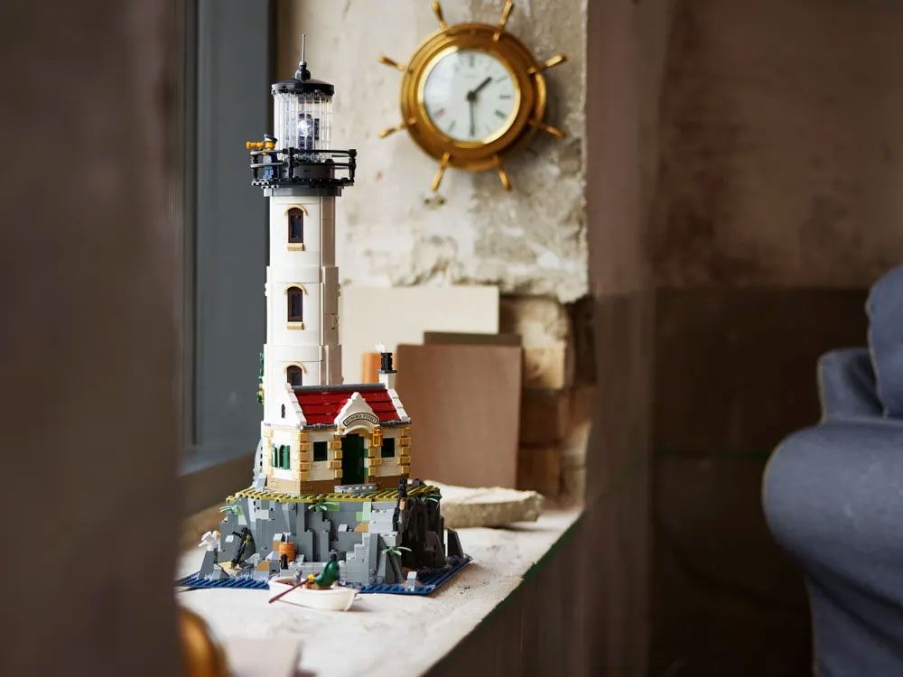 LEGO Ideas 21335 pas cher, Le phare motorisé