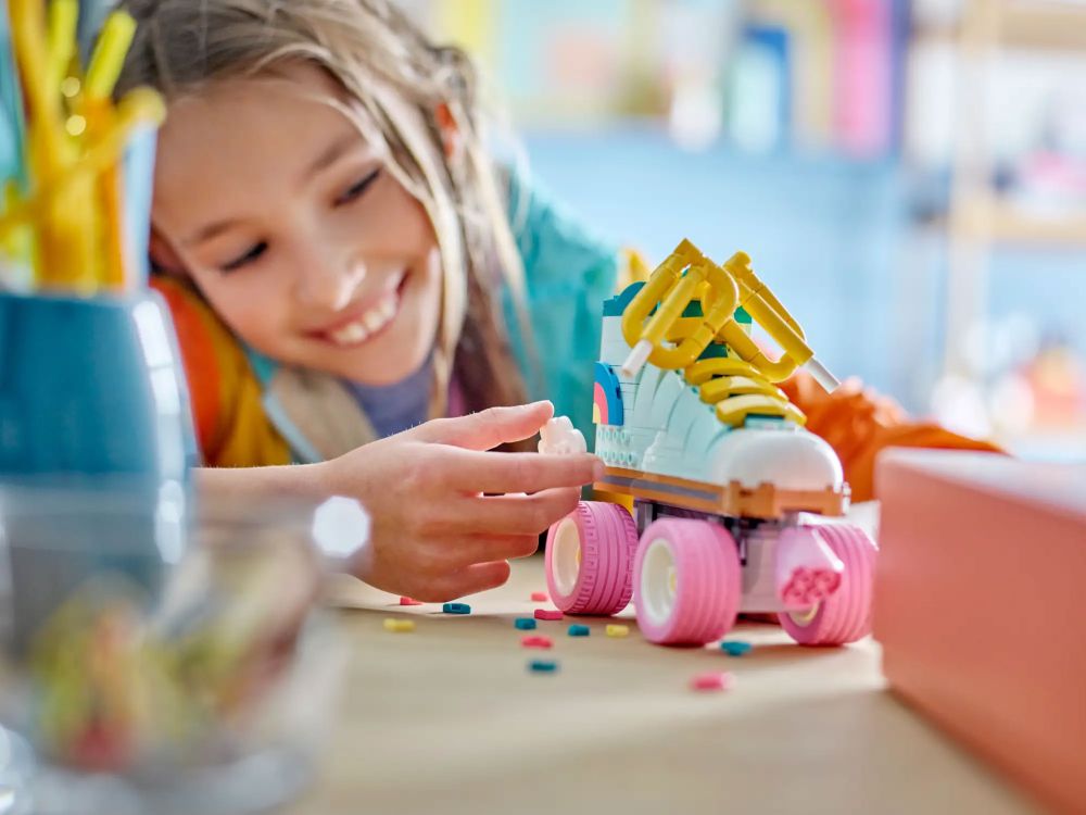 LEGO Creator Les Patins à roulettes Rétro, Jouet pour Filles et Garçons  avec Mini-Skateboard et Boombox, Décoration Rétro pour la Chambre, Cadeau  d'anniversaire pour Enfants de 8 Ans 31148 : : Jeux