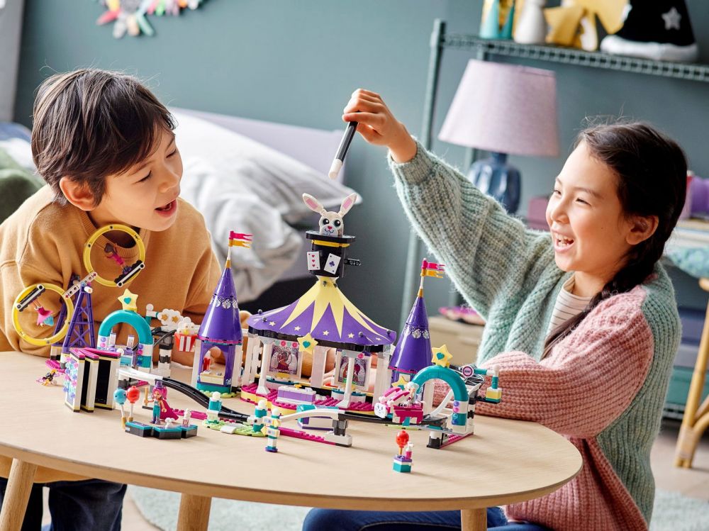 LEGO Friends 41685 pas cher, Les montagnes russes de la f??te foraine magique
