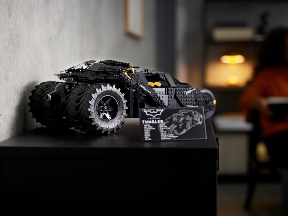 LEGO® 76240 DC Batman La Batmobile™ Tumbler, Set Pour Adultes À Exposer Et  À Collectionner, Idée Cadeau, Maquette Voiture - Cdiscount Jeux - Jouets