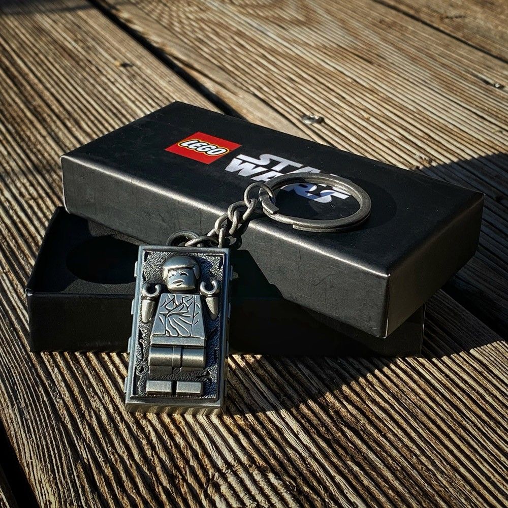 Porte-clés métal LEGO Star Wars Han Solo dans la carbonite