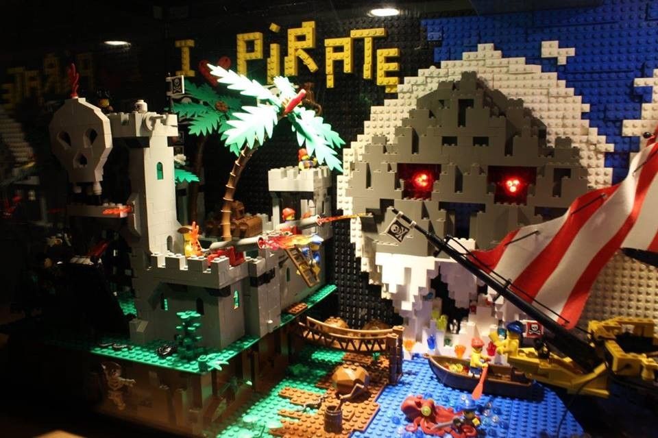 Vitrine Art of Brick Parc à jeux Château des pirates Alès