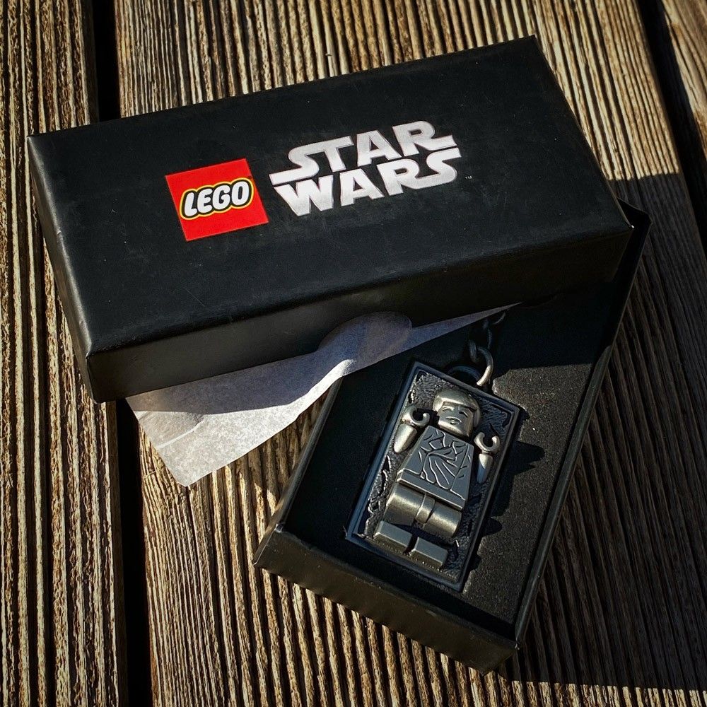 Le porte-clés LEGO Star Wars en métal de Han Solo dans la carbonite