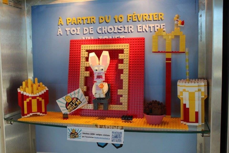 Vitrine Art of Brick Mc Donald Alès